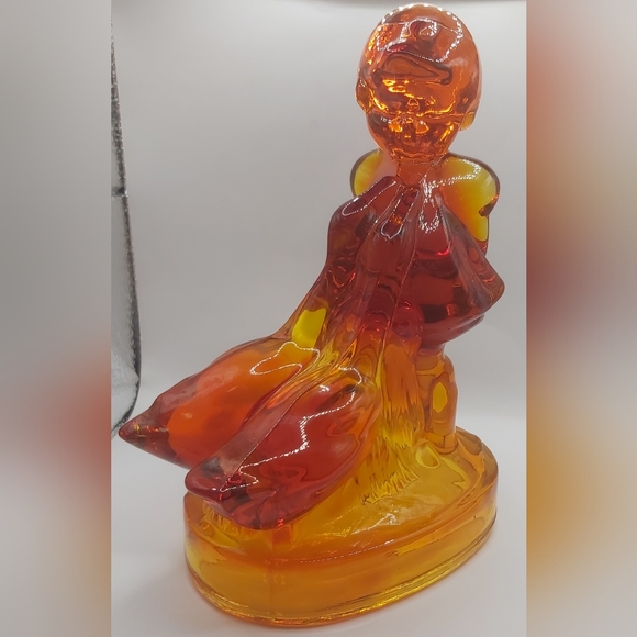 L.E. Smith Amberina girl with two geese glass figurine - Picture 2 of 10